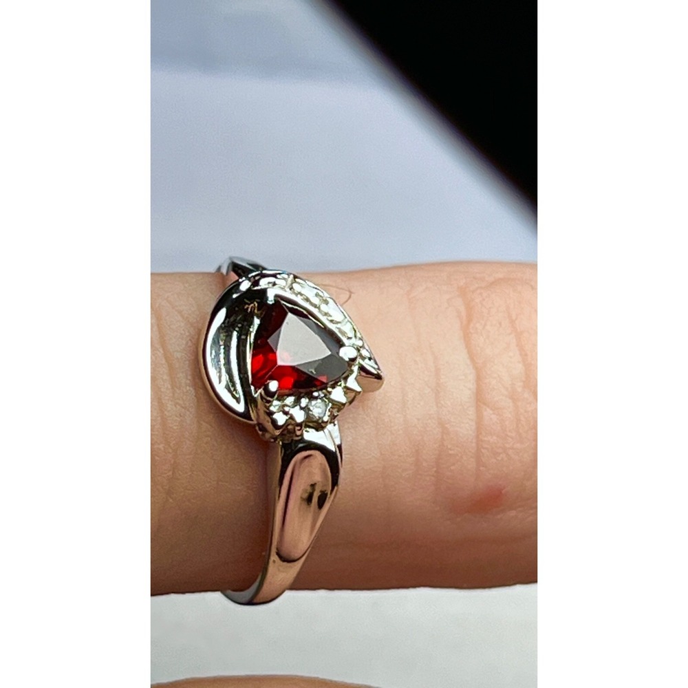 10K White Gold Red Gemstone Ring Trillion Cut Bypass Statement 1.8g Size 6.5